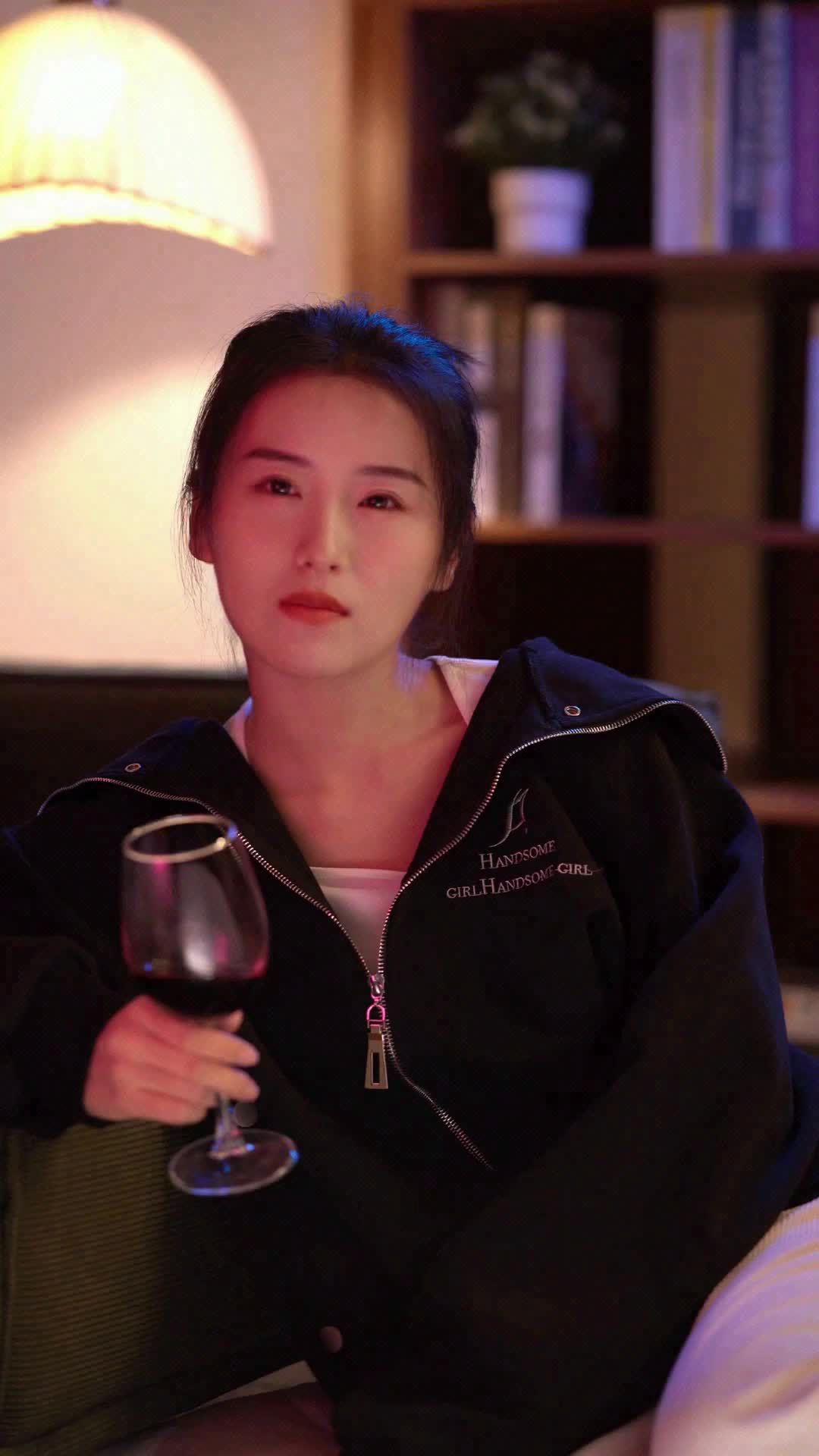 S1芋圆-沙发红酒说教